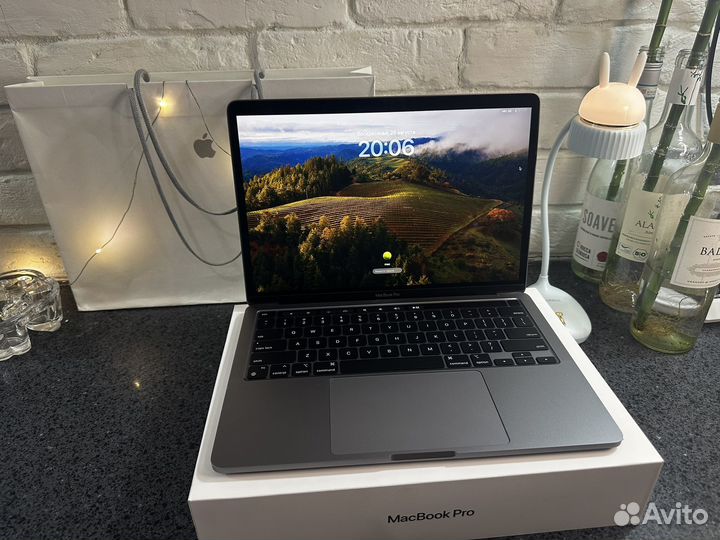 MacBook Pro 13 2020 M1/16GB/512SSD/Новьё/5 циклов