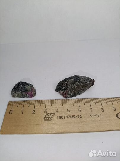 Минерал Эвдиалит россыпь