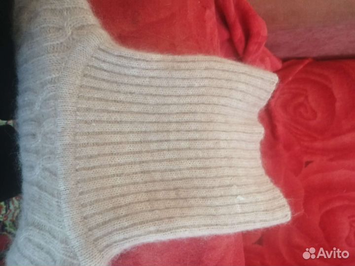 Свитер мохеровый