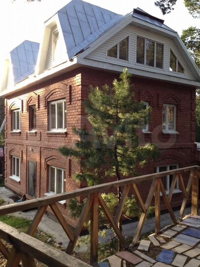 Коттедж 240 м² на участке 5 сот.