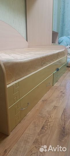 Кровать с матрасом