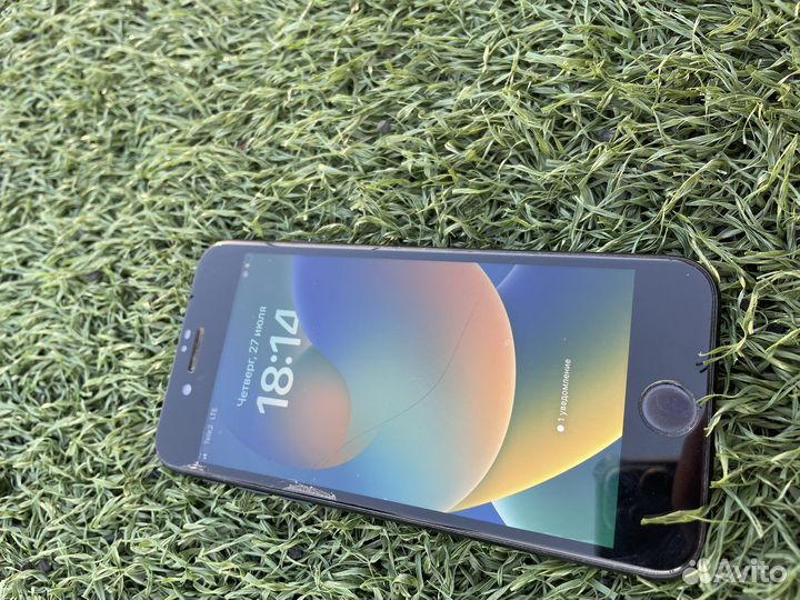 Телефон iPhone se 2020