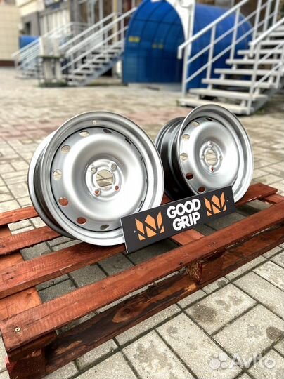 Штампованный диск R15 Logan