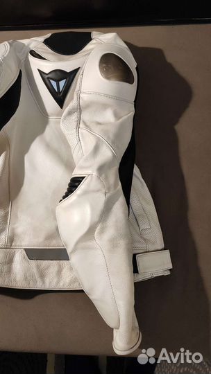 Кожаная мотокуртка dainese 48 перфорированная