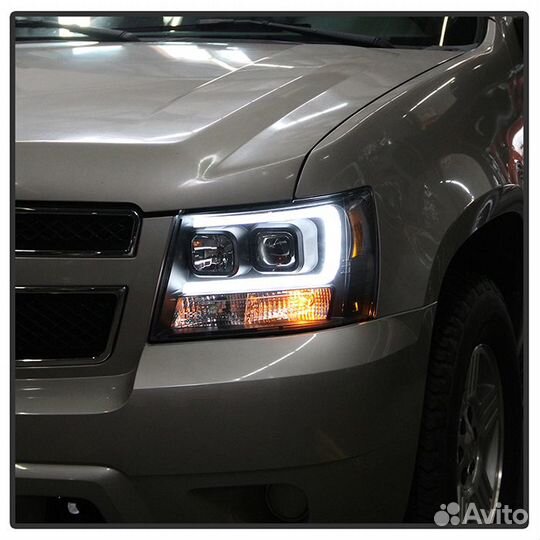 Передние фары Шевроле Тахо 2007-2014