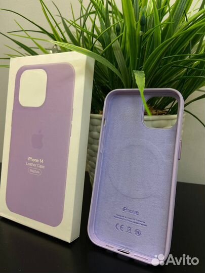 Кожаный чехол на iPhone 14