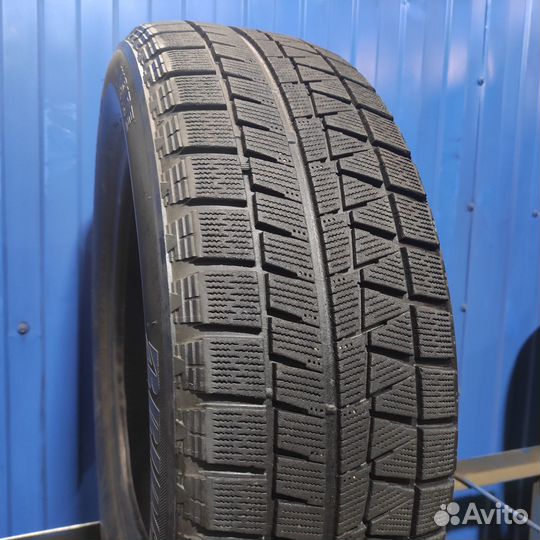 Bridgestone Blizzak Revo GZ 215/60 R17