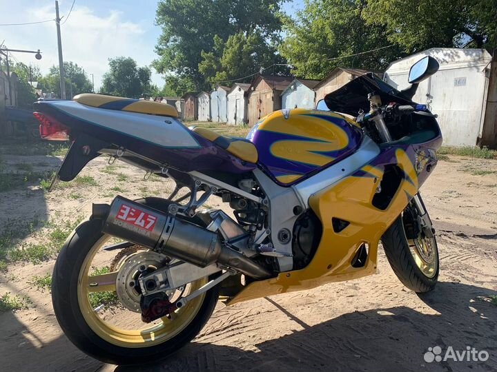 Suzuki GSX-R 750 K1