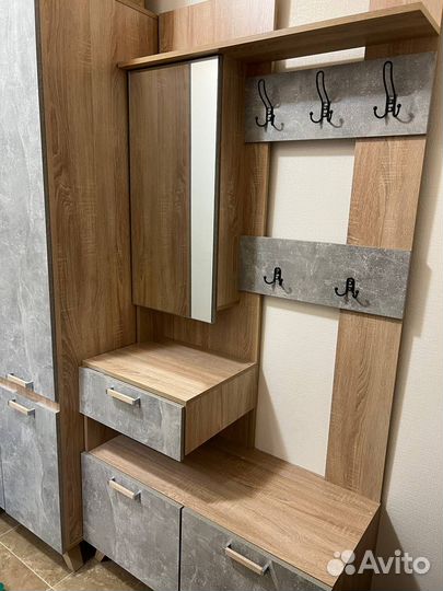 Прихожая со шкафом и зеркалом бу