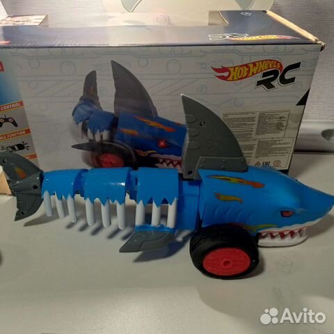 Игрушка машинка-акула на пульте управления