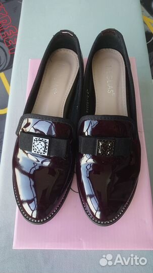 Школьные лакированные туфли на девочку