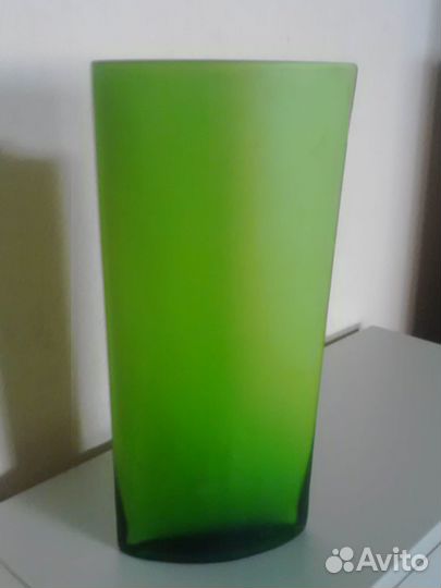 Ваза для цветов из цветного стекла