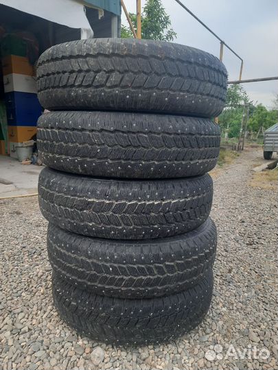 Michelin Agilis X-Ice North 215/75 R16C
