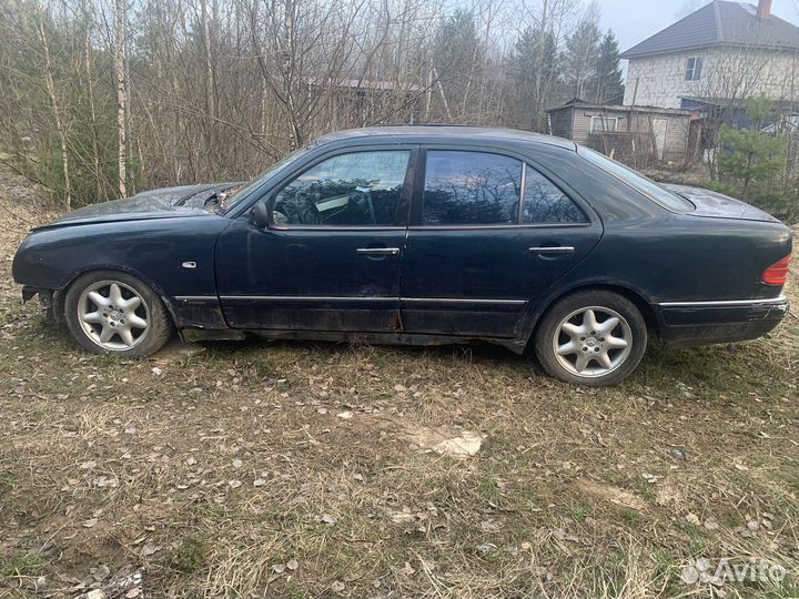 Mercedes-Benz E-класс 3.2 AT, 1996, битый, 400 000 км