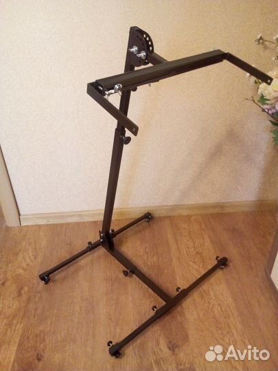 Напольный металлический станок для вышивания