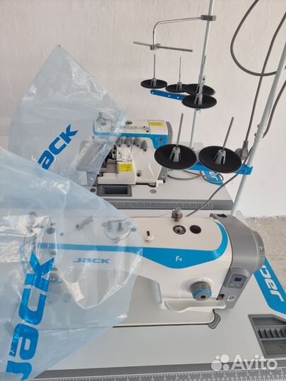 Швейная машинка Jack F4 и оверлок e4s