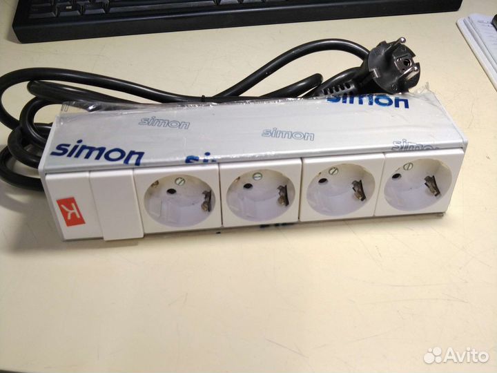 Блок розеток Simon на рейку