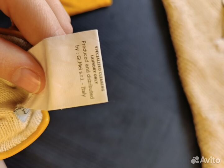 Шапочка и кожаные перчатки для девочки