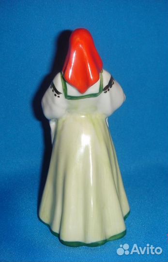 Дулево девушка С караваем статуэтка новая