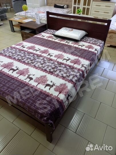 Кровать массив