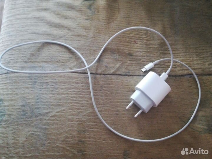 Зарядное устройство для iPhone