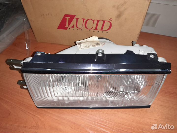 Nissan Bluebird Фара передняя левая Новая
