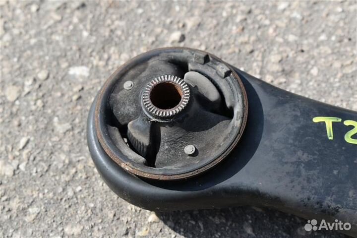 Рычаг передний левый Toyota Corolla Verso 1