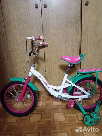 Велосипед для девочки 4-6 лет