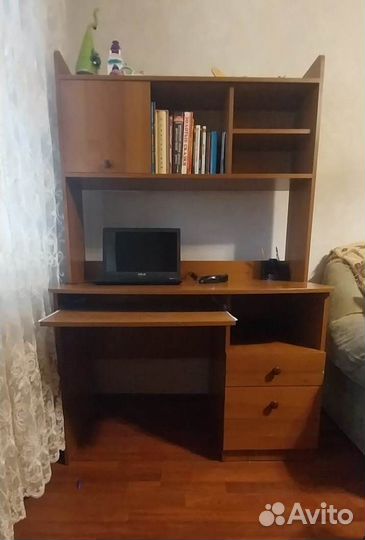 Школьный и компьютерный стол з инатуральной дерева