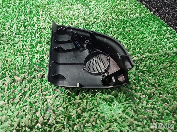 Уголок зеркала внутренний передний правый Mitsubis