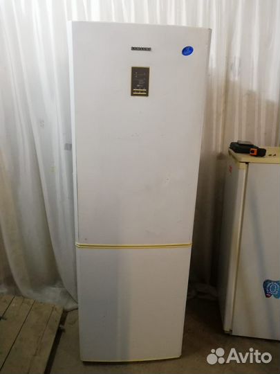 Холодильник Samsung