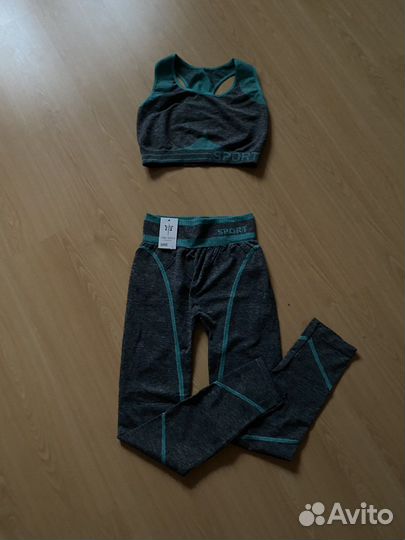 Спортивный женский костюм