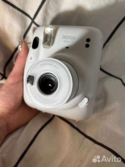 Плёночный фотоаппарат instax mini 11 на доставке