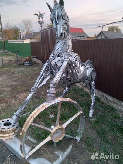 Металлический конь