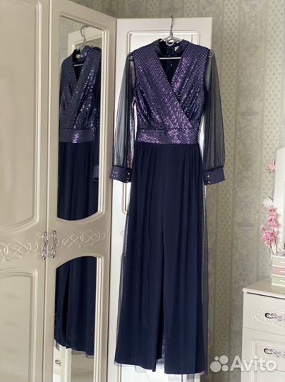 Комбинезон со шлейфом