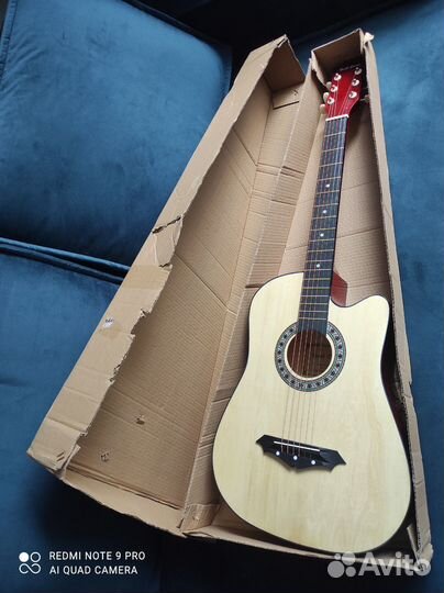 Акустическая гитара