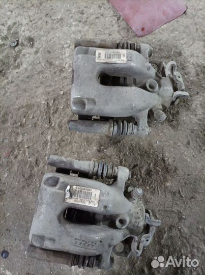 Суппорт тормозной задний Peugeot 308 Пежо