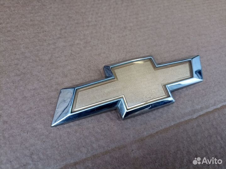 Эмблема крышки багажника Chevrolet Cruze J300
