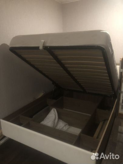 Кровать с матрасом 140 200