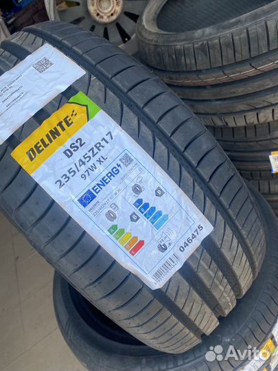 Delinte DS2 235/45 R17