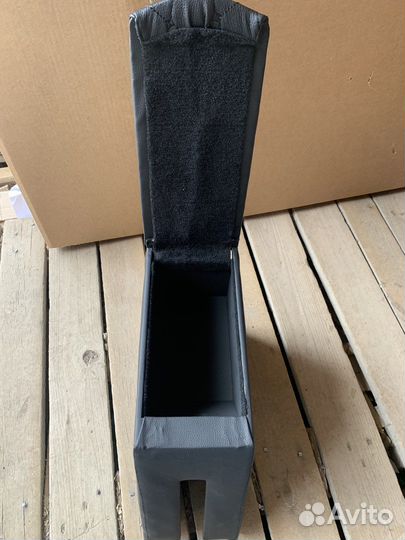 Подлкотник на Ладу гранту, дастун