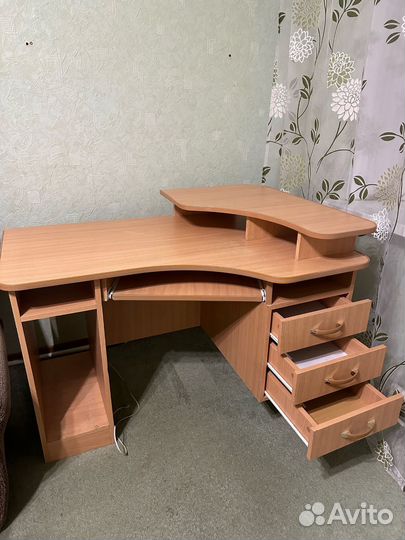 Компьютерный стол