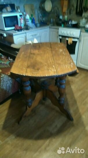 Старинный круглый стол