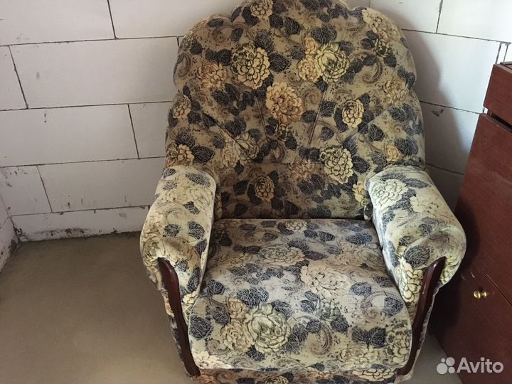Диван и два кресла