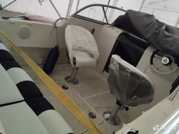 Катер Phoenix 560