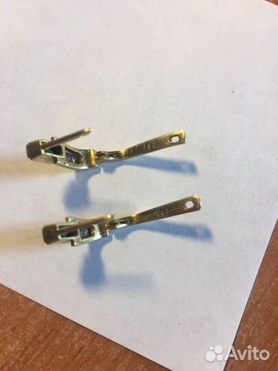 Серьги с изумрудами и бриллиантами