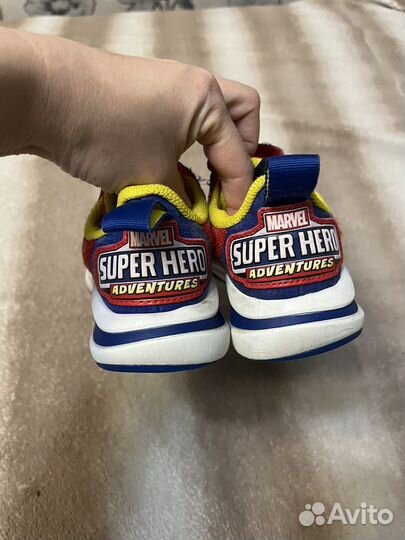 Кроссовки adidas super hero