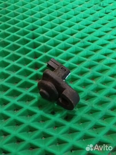 Концевик двери задний левый Nissan Maxima A33