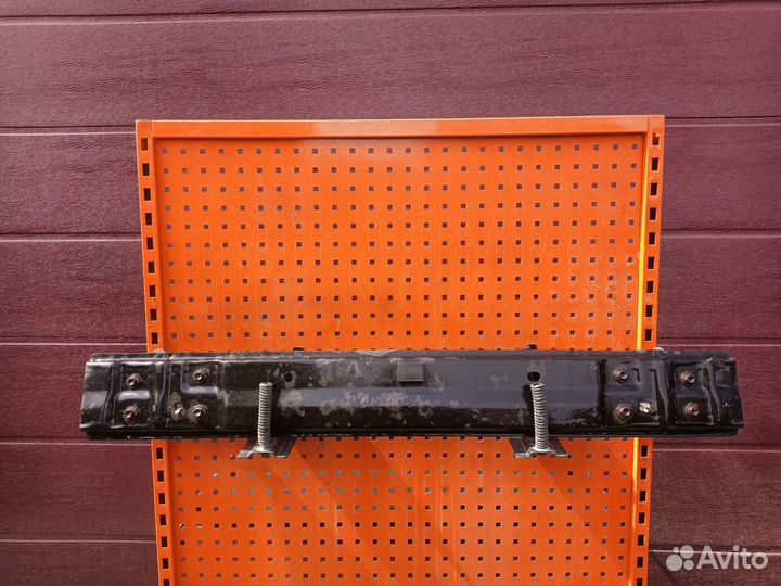 Усилитель бампера Toyota Auris