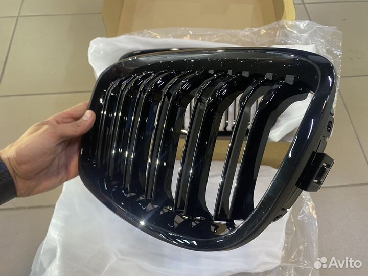 Решетка радиатора BMW F20 дорест черный глянец